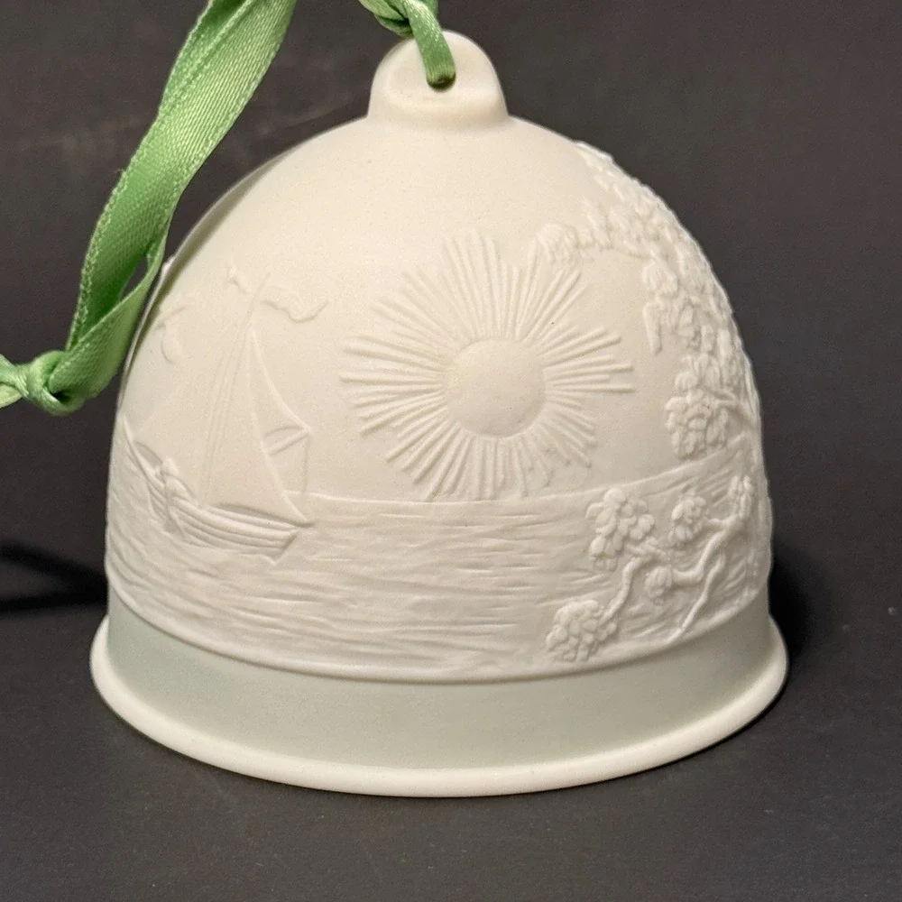 Lladro Collectors Society 1992 Porcelain Bell Beach Scene Ornament Spain White